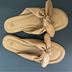 Women’s brand new time and tru size 6 brown flip flops with bows